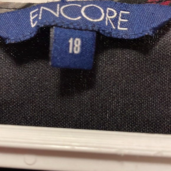 Short sleeve, dress up shirt, tie back - Picture 2 of 2